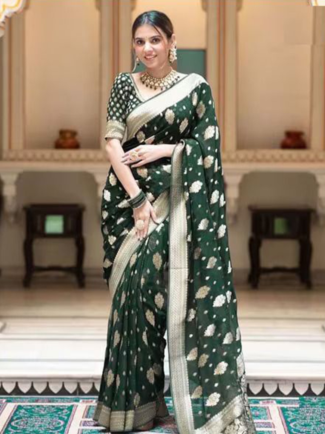 

JULEE Woven Design Zari Pure Silk Saree, Green