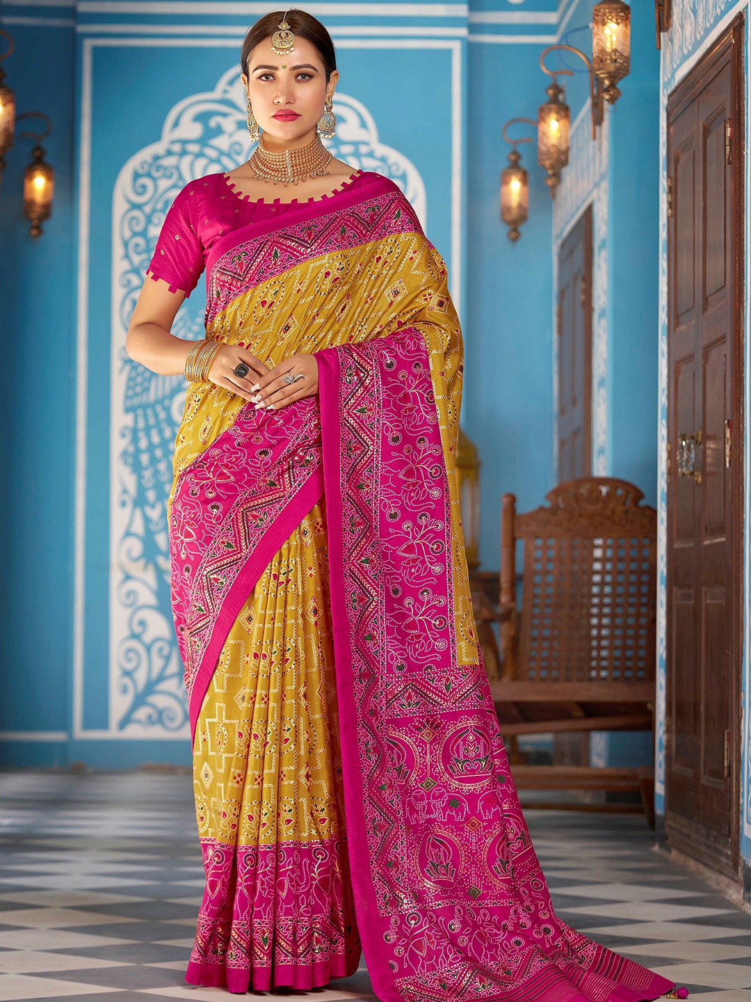 

HEER FASHION Bandhani Art Silk Patola Saree, Yellow