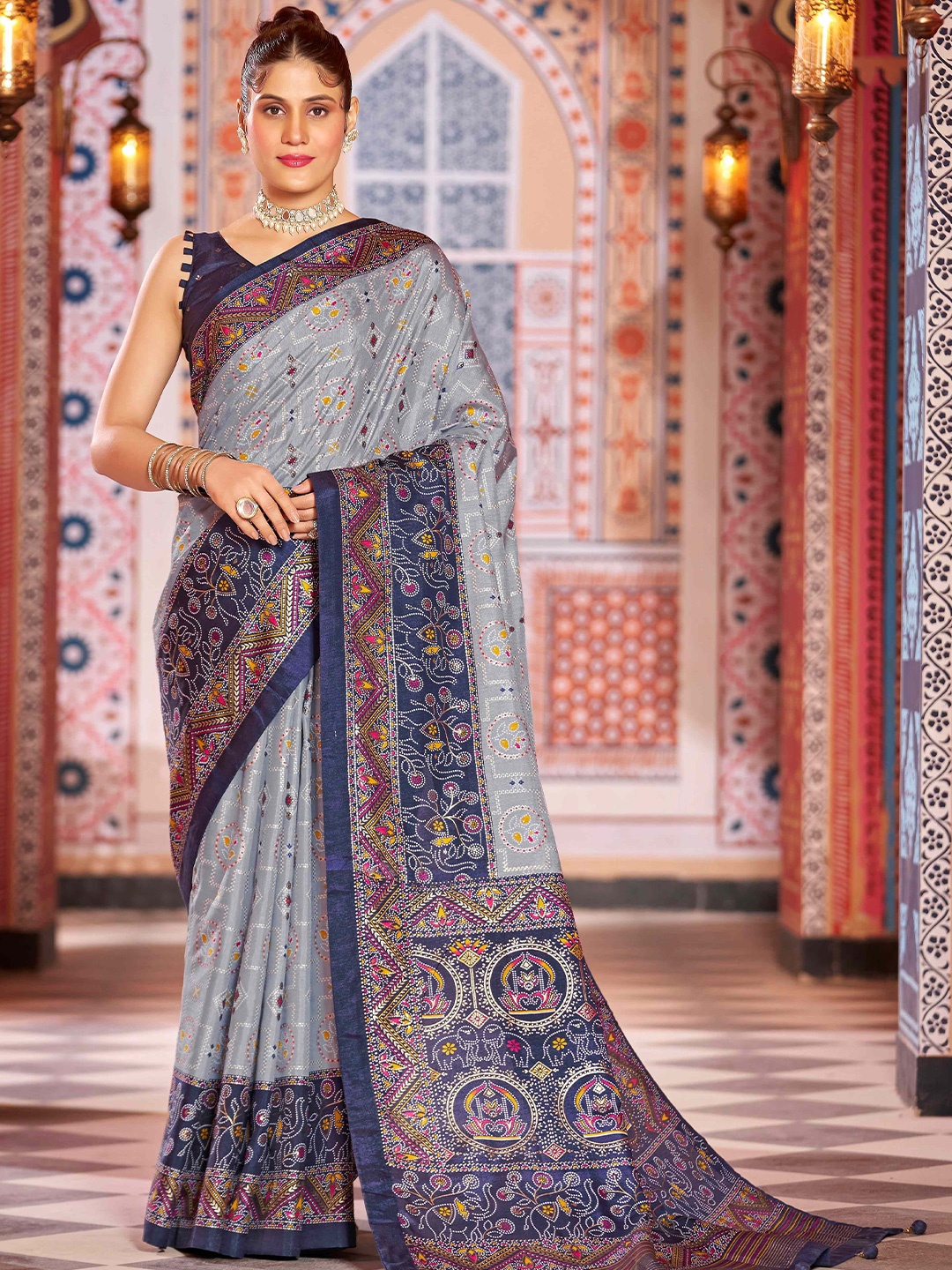 

HEER FASHION Ethnic Motifs Art Silk Patola Saree, Grey