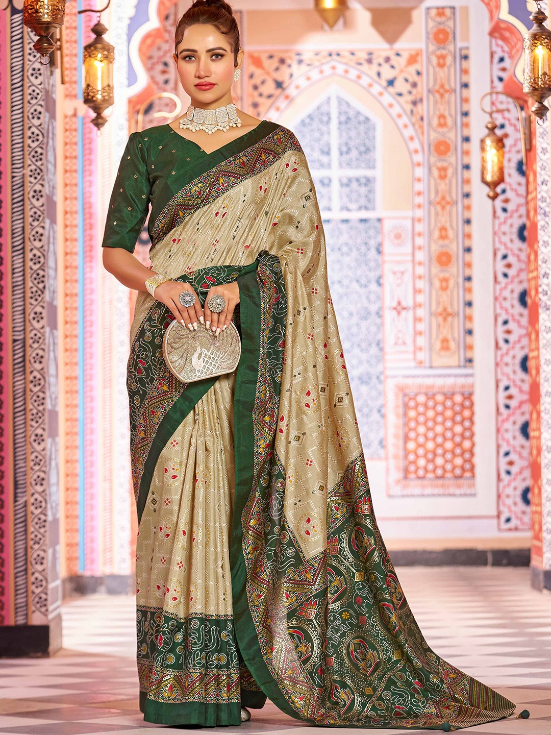 

HEER FASHION Ethnic Motifs Art Silk Patola Saree, Cream
