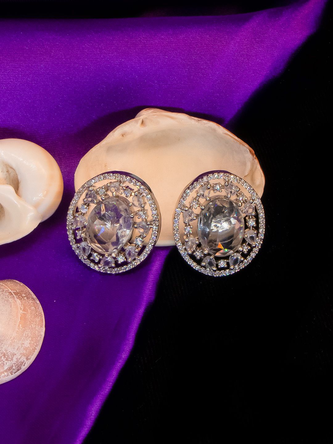 

Manikya Circular Studs Earrings, Silver