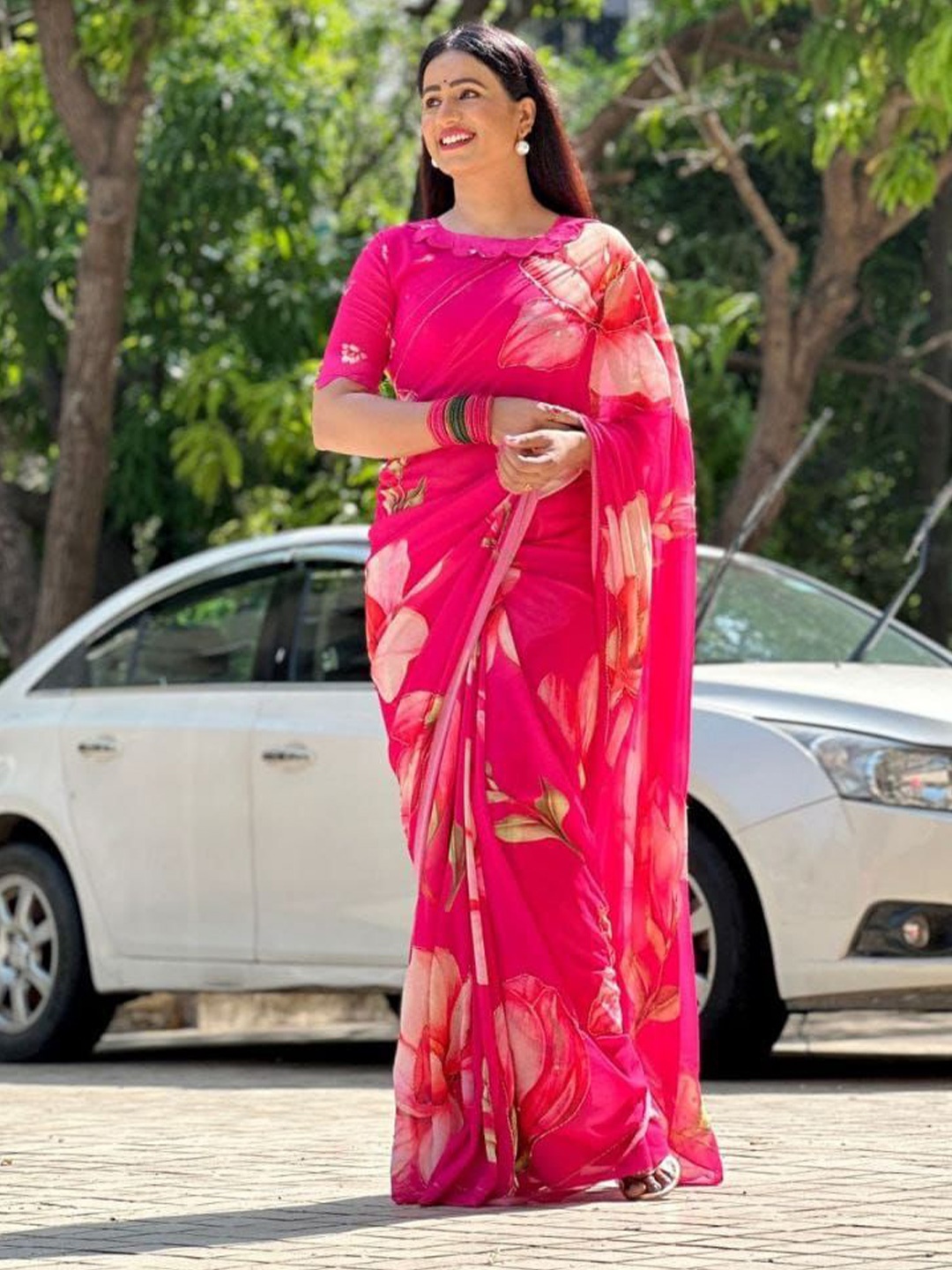 

AWRIYA Floral Beads and Stones Pure Georgette Saree, Pink