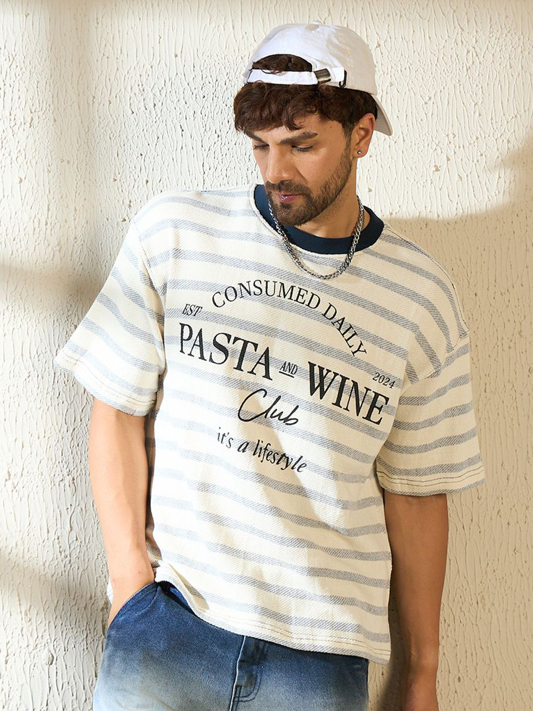 

FUGAZEE Men Typography Striped Raw Edge T-shirt, Off white