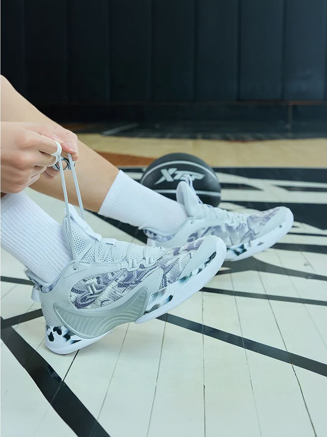 

Xtep Men Bounce Technology Textile Basketball Shoes, Grey