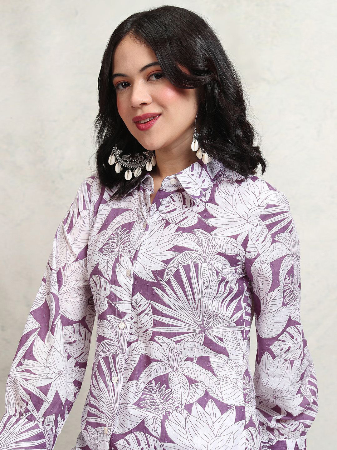 

Vishudh Printed Shirt With Trousers Co-Ords, Peach