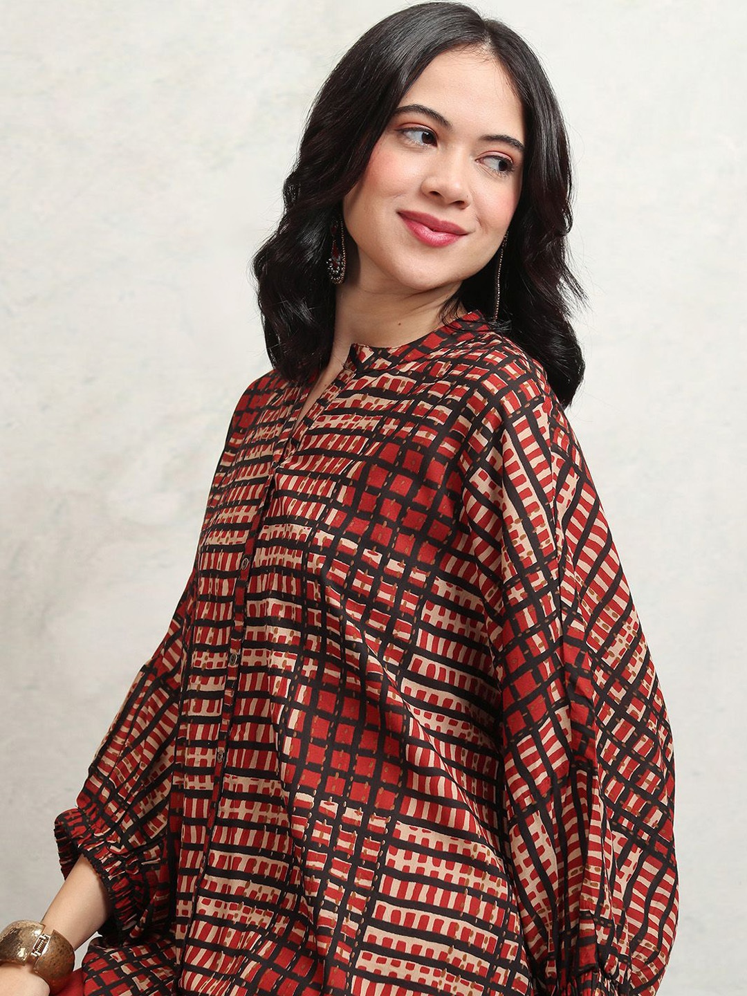 

Vishudh Printed Shirt With Trousers Co-Ords, Brown