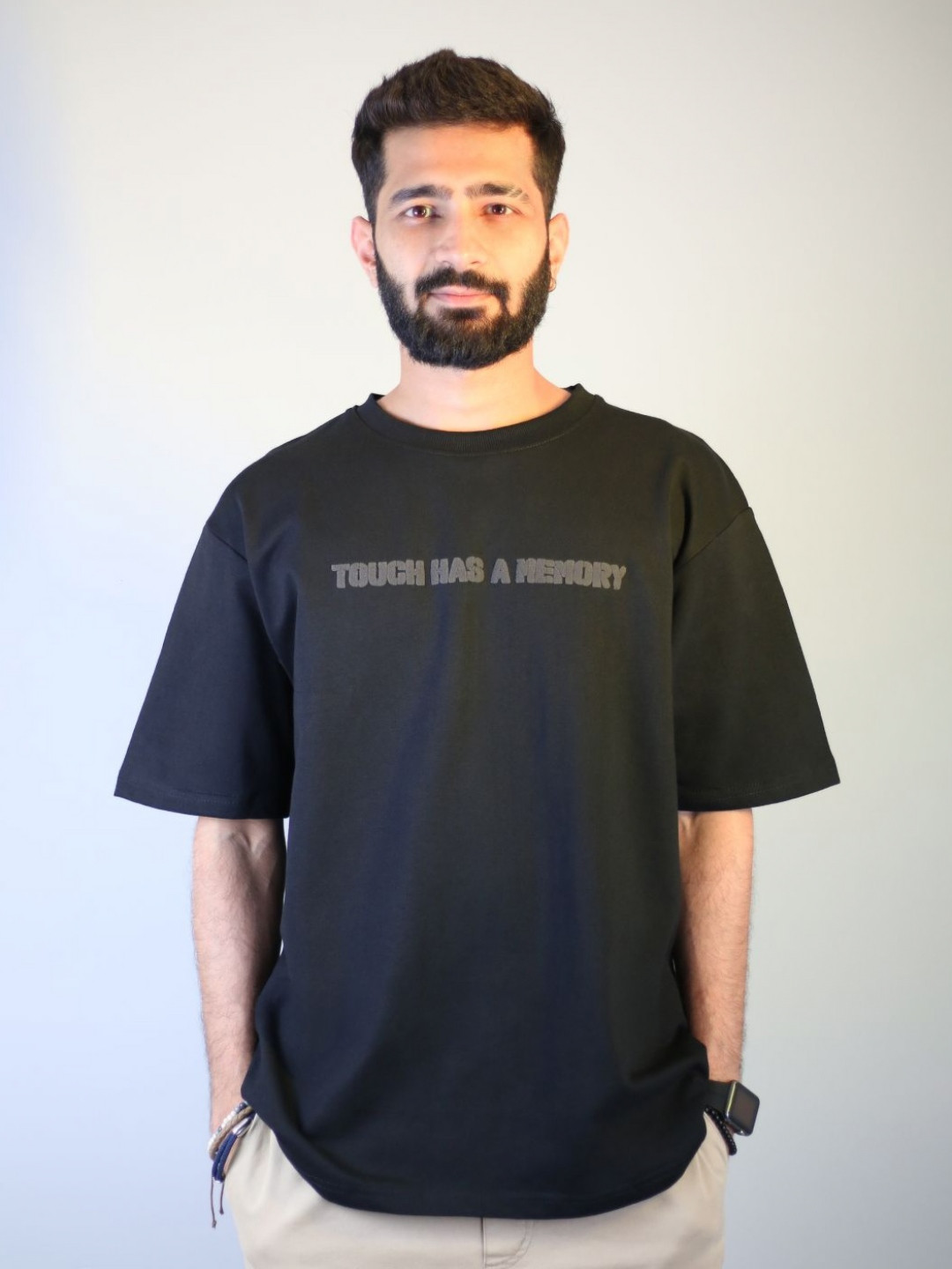 

EKSDEE Men Typography Printed Drop-Shoulder Sleeves T-shirt, Black
