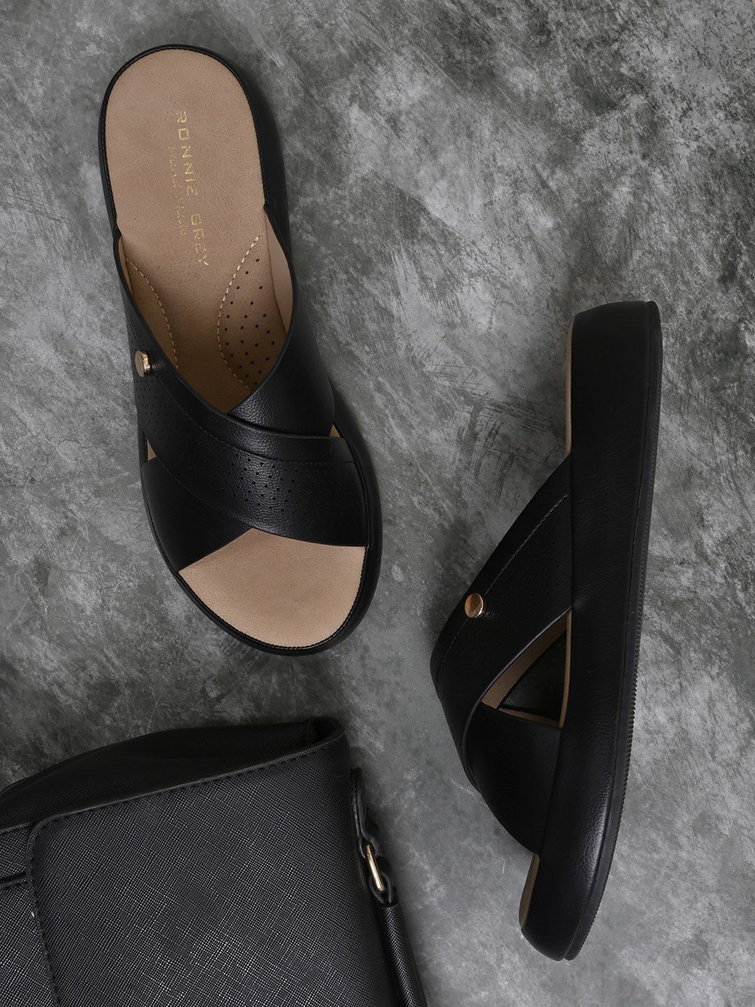 

Ronnie Grey Women Open Toe Flats, Black