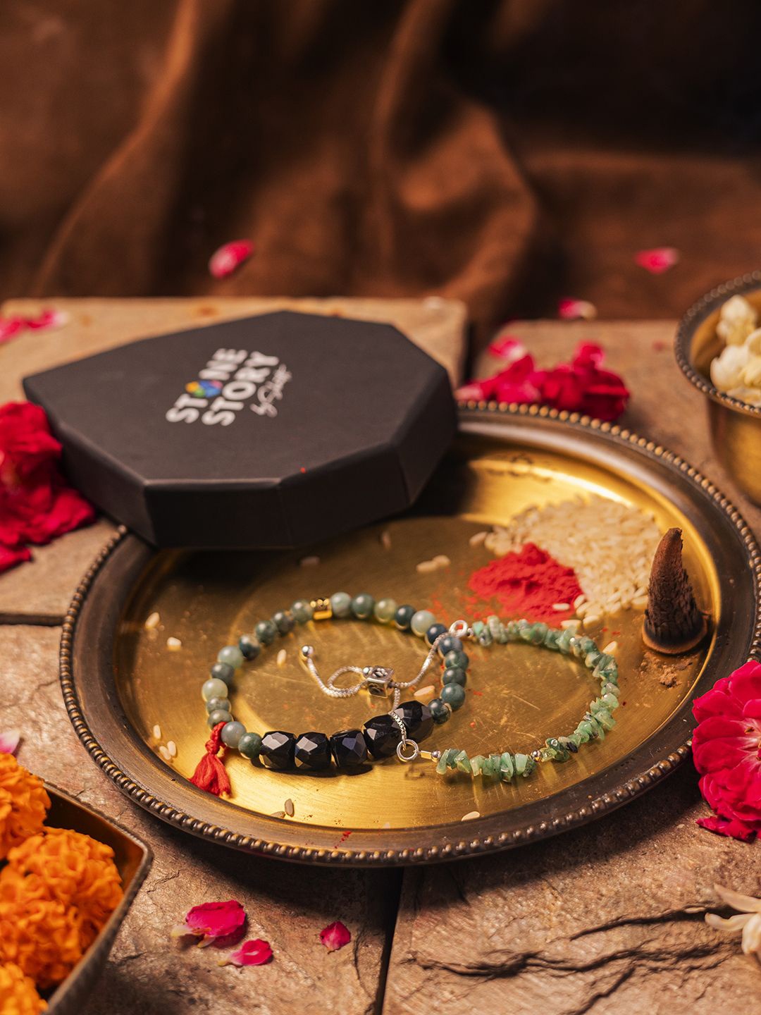 

Stone Story By Shruti Elasticated Rakhi, Gold