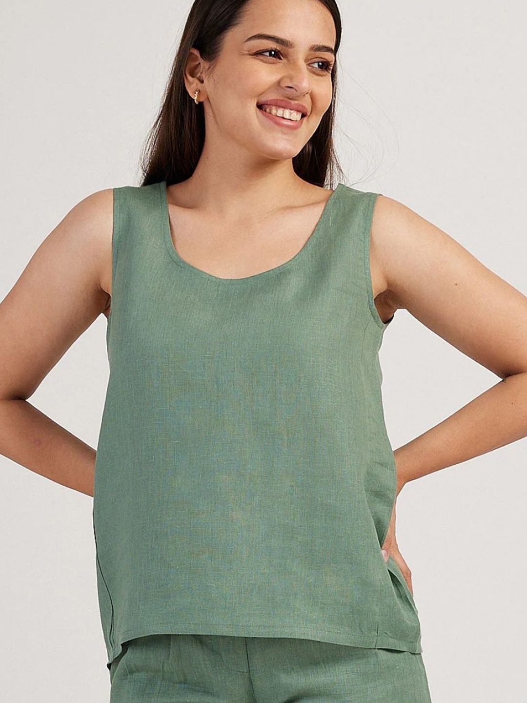 

Creatures of Habit Women Linen Round Neck Tank Top, Green