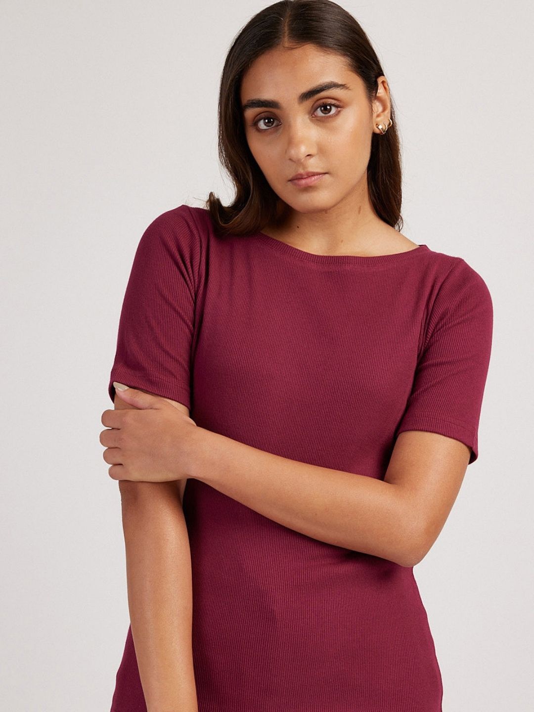 

Creatures of Habit Women Rib Boat Neck Short Sleeve Top, Maroon