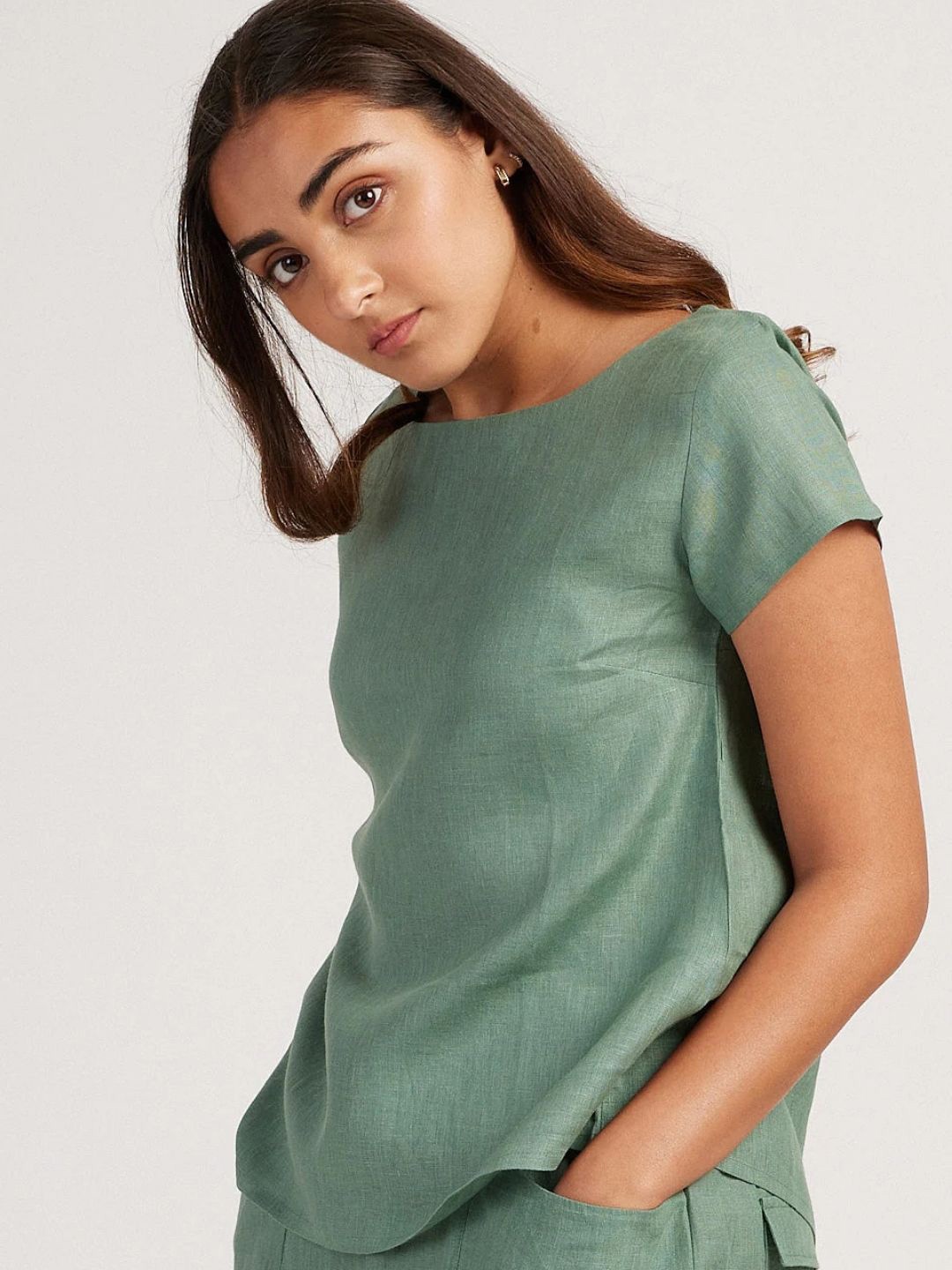 

Creatures of Habit Women Linen Boat Neck Top, Green