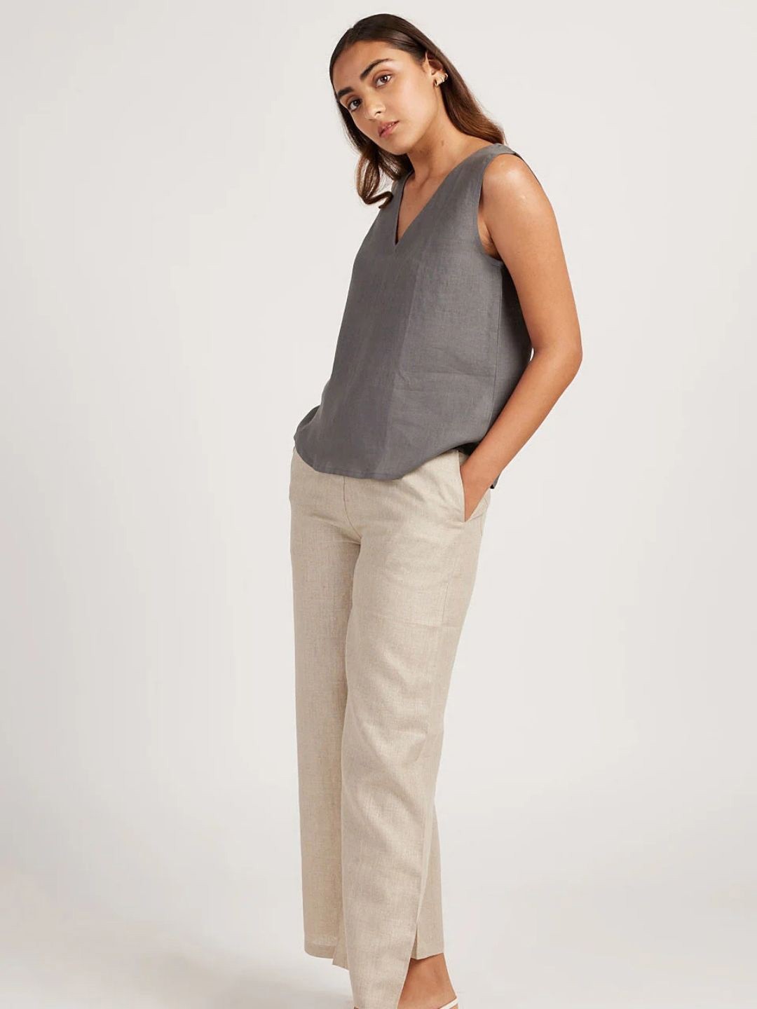 

Creatures of Habit Women Linen V Neck Tank Top, Grey