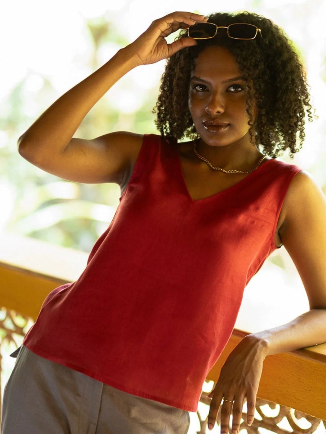 

Creatures of Habit Women Linen V-Neck Tank Top, Red