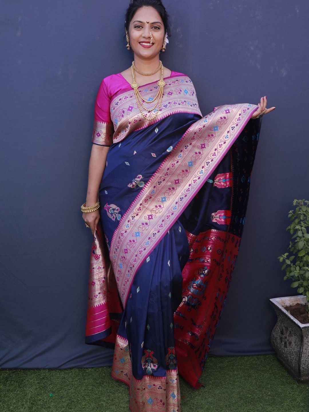 

LeeliPeeri Designer Zari Silk Blend Paithani Saree, Navy blue