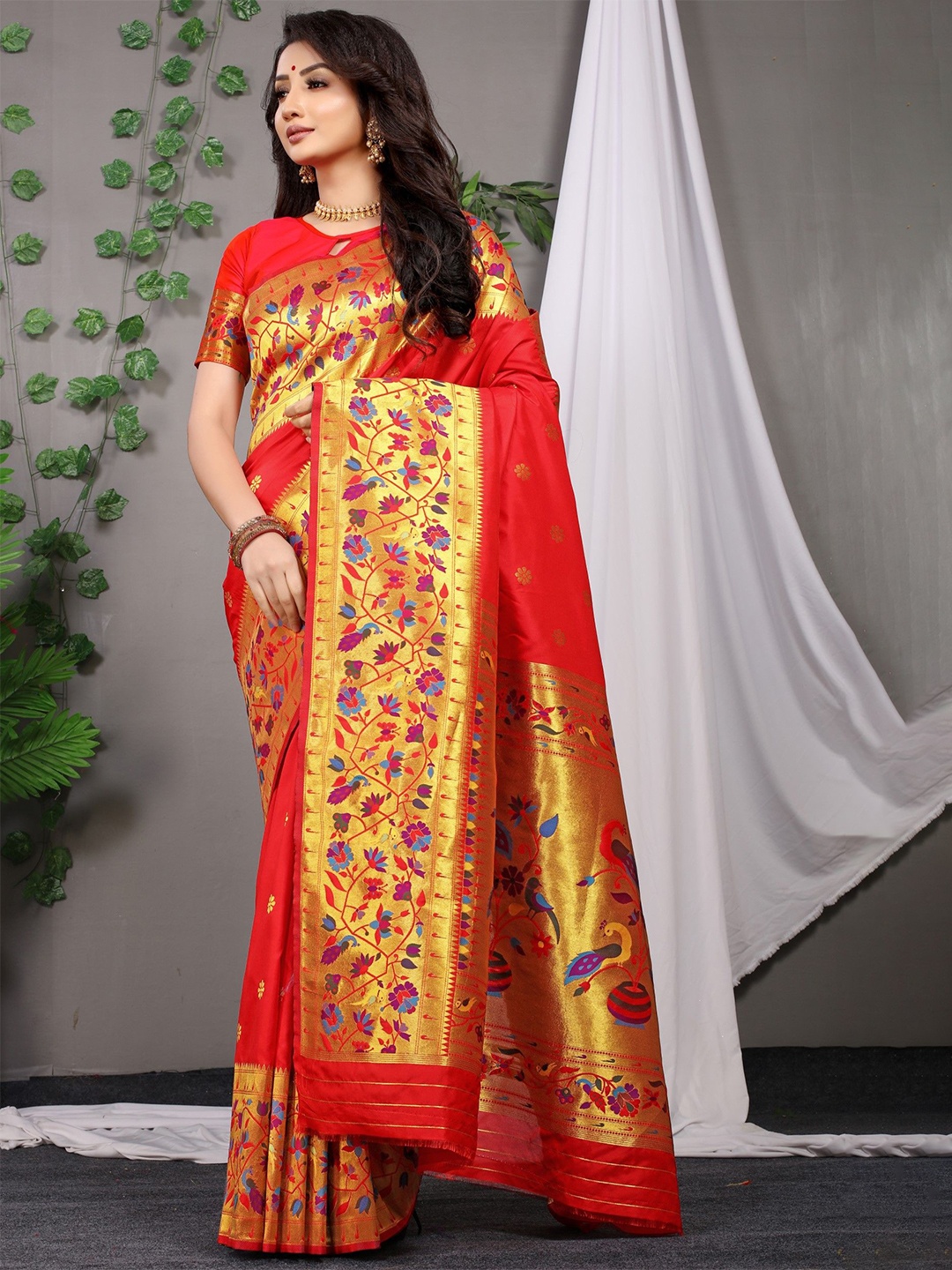 

LeeliPeeri Designer Floral Zari Silk Blend Paithani Saree, Red