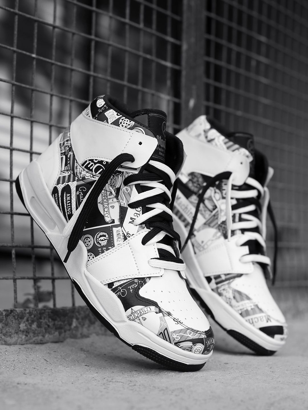 

Woakers Men Printed Sneakers, Multi