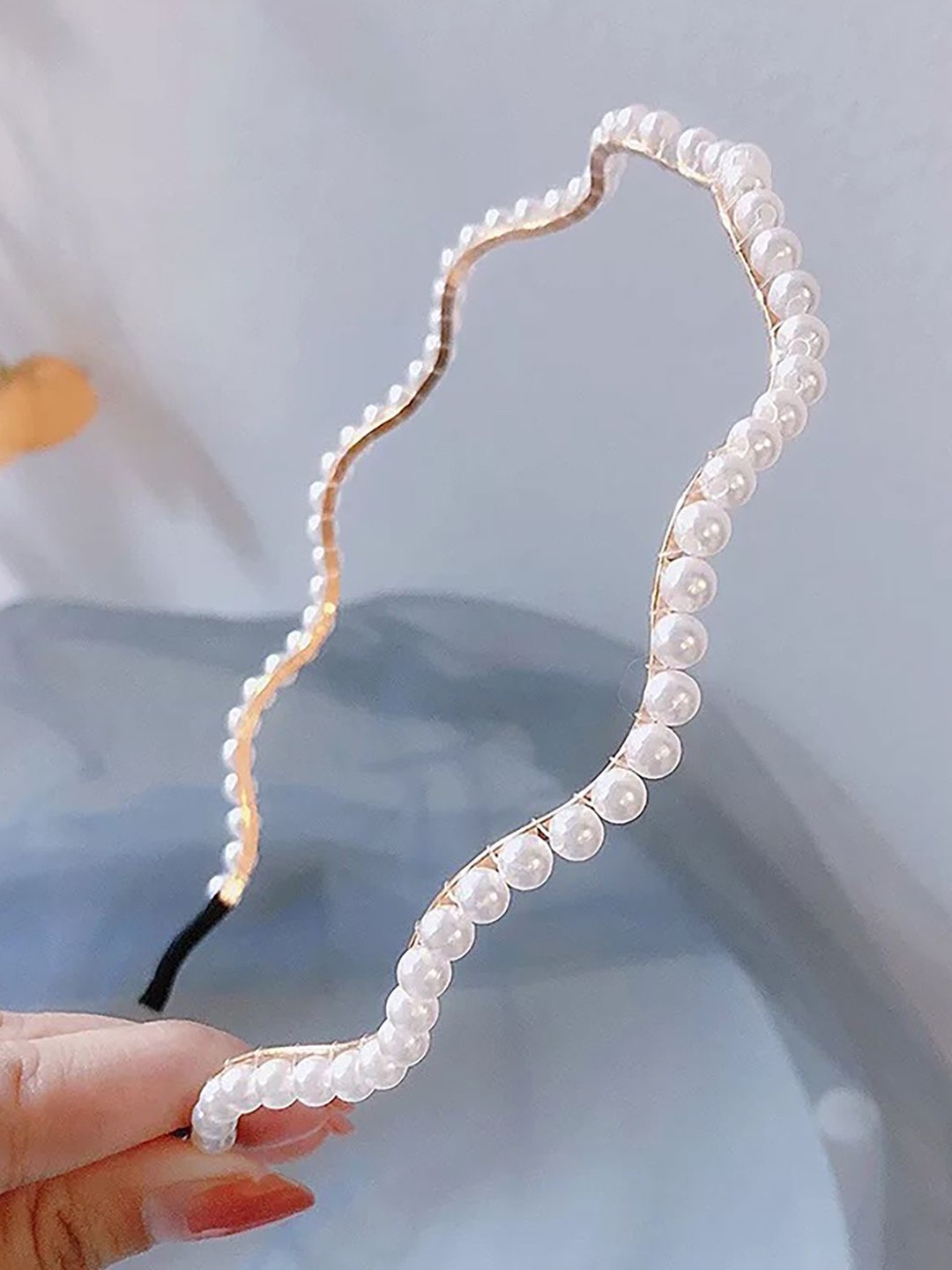 

SYGA Women Wavy Pearl-Beaded Metal Hairband, Gold