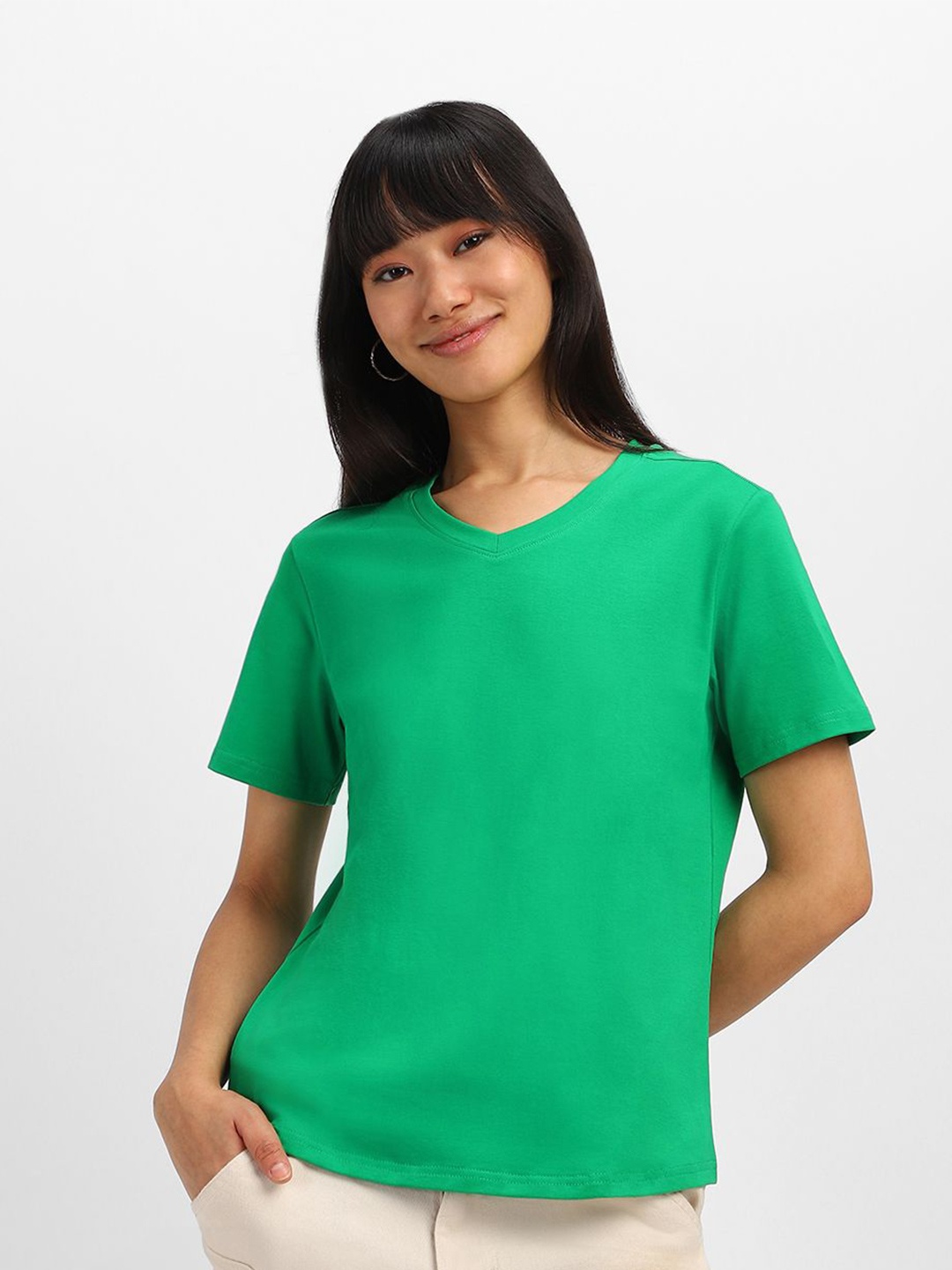 

JUNEBERRY Women Solid V-Neck Cotton Tshirt, Green