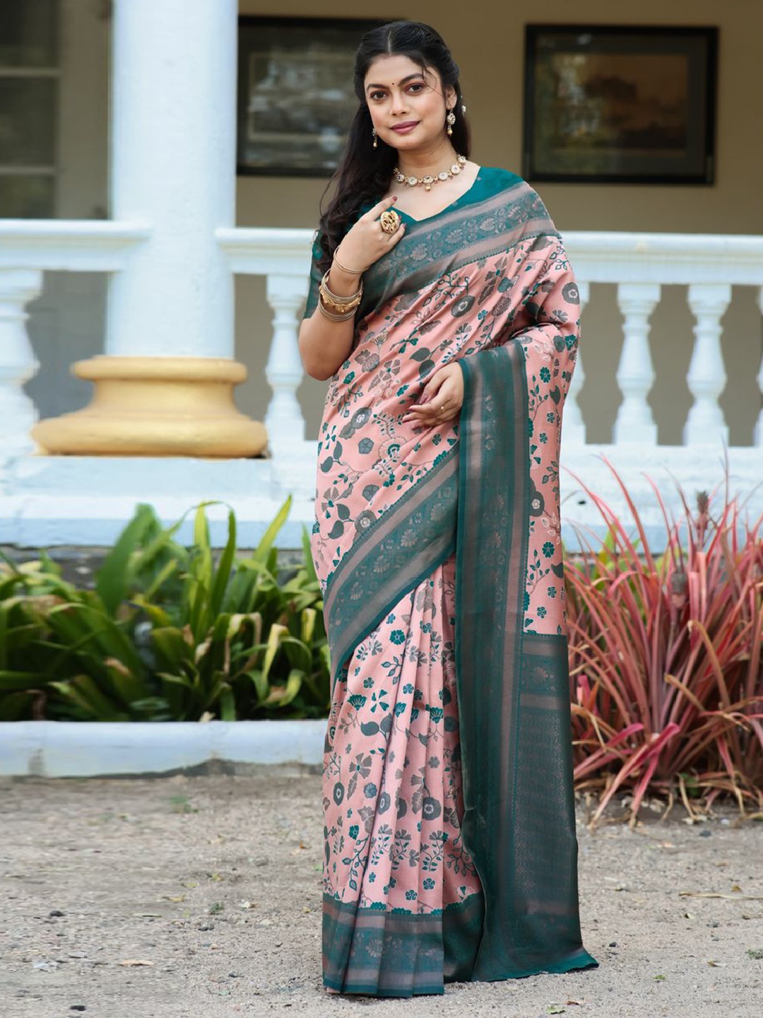 

COSBILA FASHION Woven Design Zari Banarasi Saree, Green