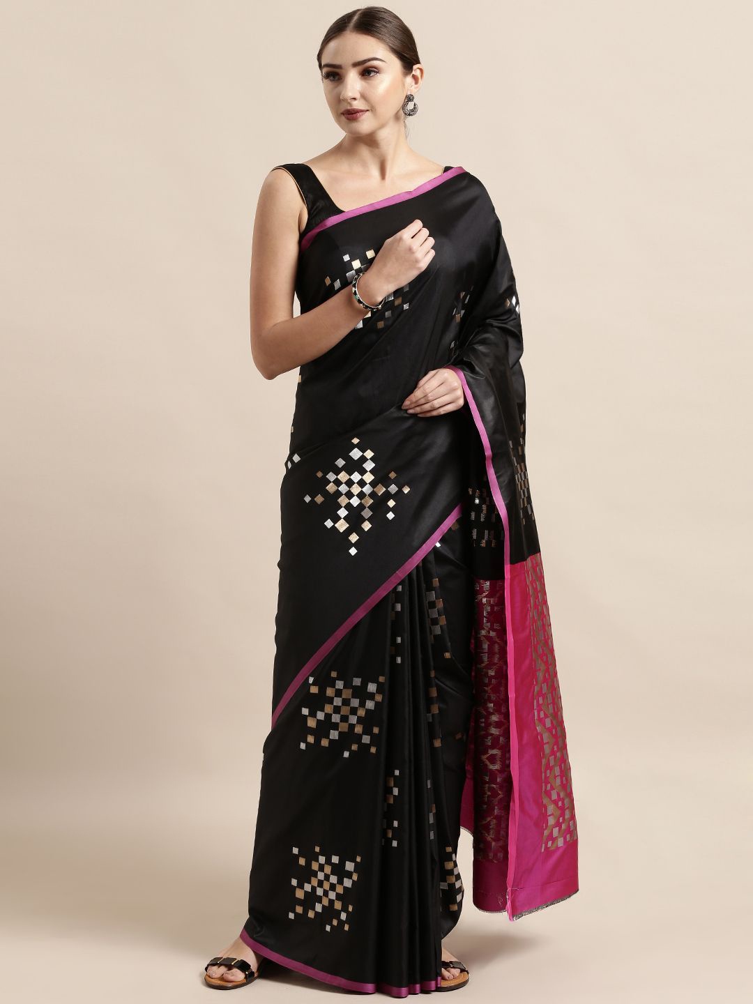 

VASTRANAND Woven Design Zari Banarasi Saree, Black