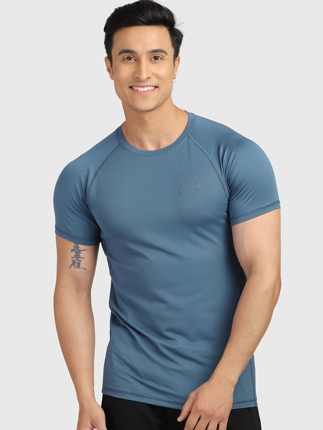 

FUAARK Men Dry Fit Solid Round Neck Polyester Slim Fit Tshirt, Blue