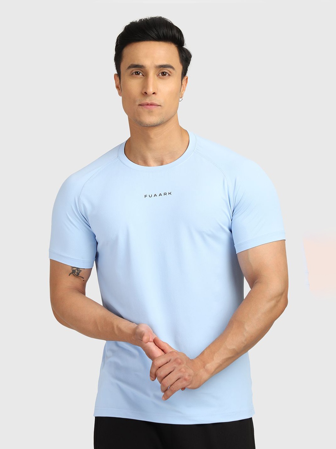 

FUAARK Men Dry Fit Solid Round Neck Polyester Slim Fit Tshirt, Blue
