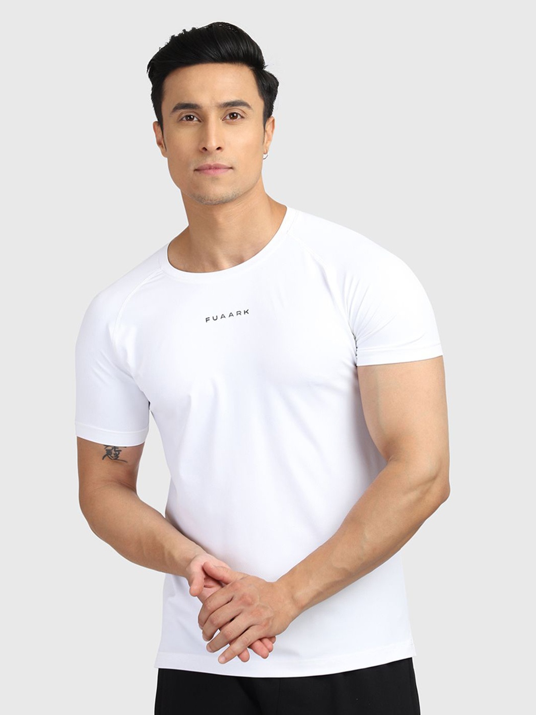 

FUAARK Men Dry Fit Solid Round Neck Polyester Slim Fit Tshirt, White