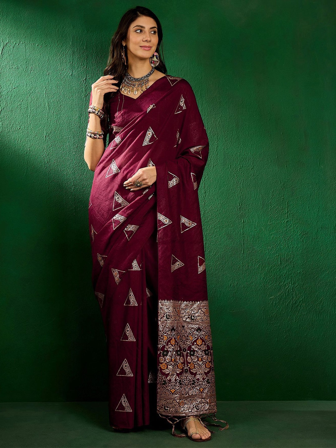 

MAHALASA Geometric Zari Woven Kanjeevaram Saree, Magenta