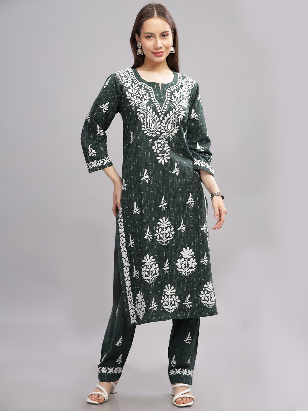 

THE VASILIKI Embroidered Notch Neck Thread Work Pure Cotton Straight Kurta With Trousers, Green