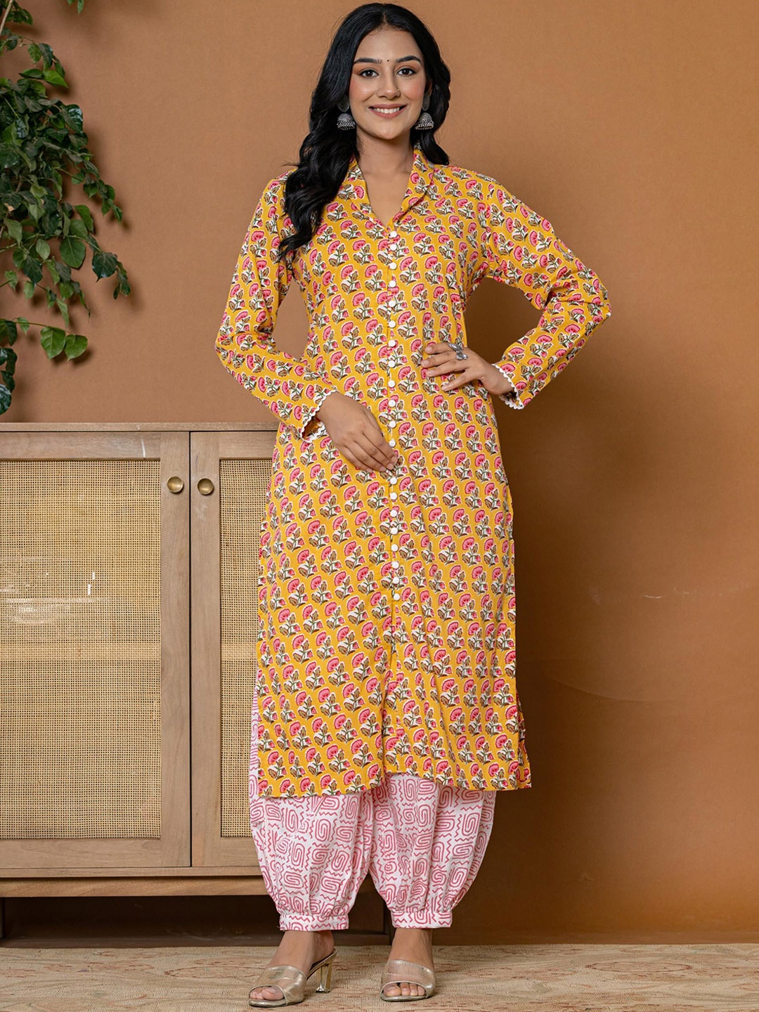 

Rouhab Zinnia Floral Printed Pure Cotton V-Neck Straight Kurta With SalwaWr, Yellow