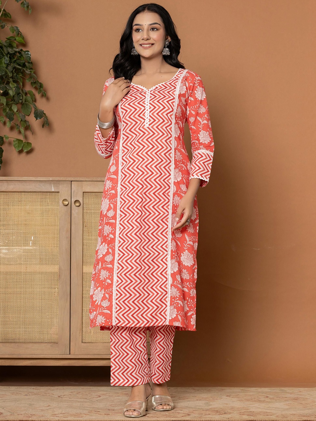 

Rouhab Floral Printed Regular Pure Cotton Kurta with Trousers, Red