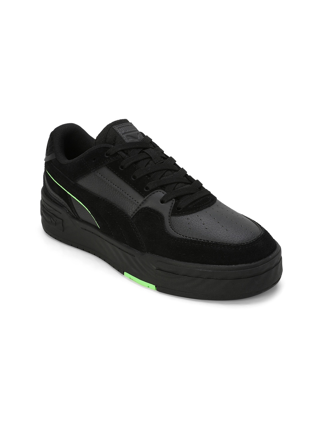 

PUMA Motorsport Unisex Mercedes-AMG Petronas F1 CA Pro Crush Colourblock Leather Sneakers, Black