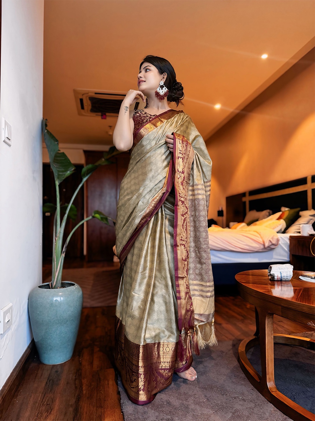 

KALINI Woven Design Zari Saree, Cream