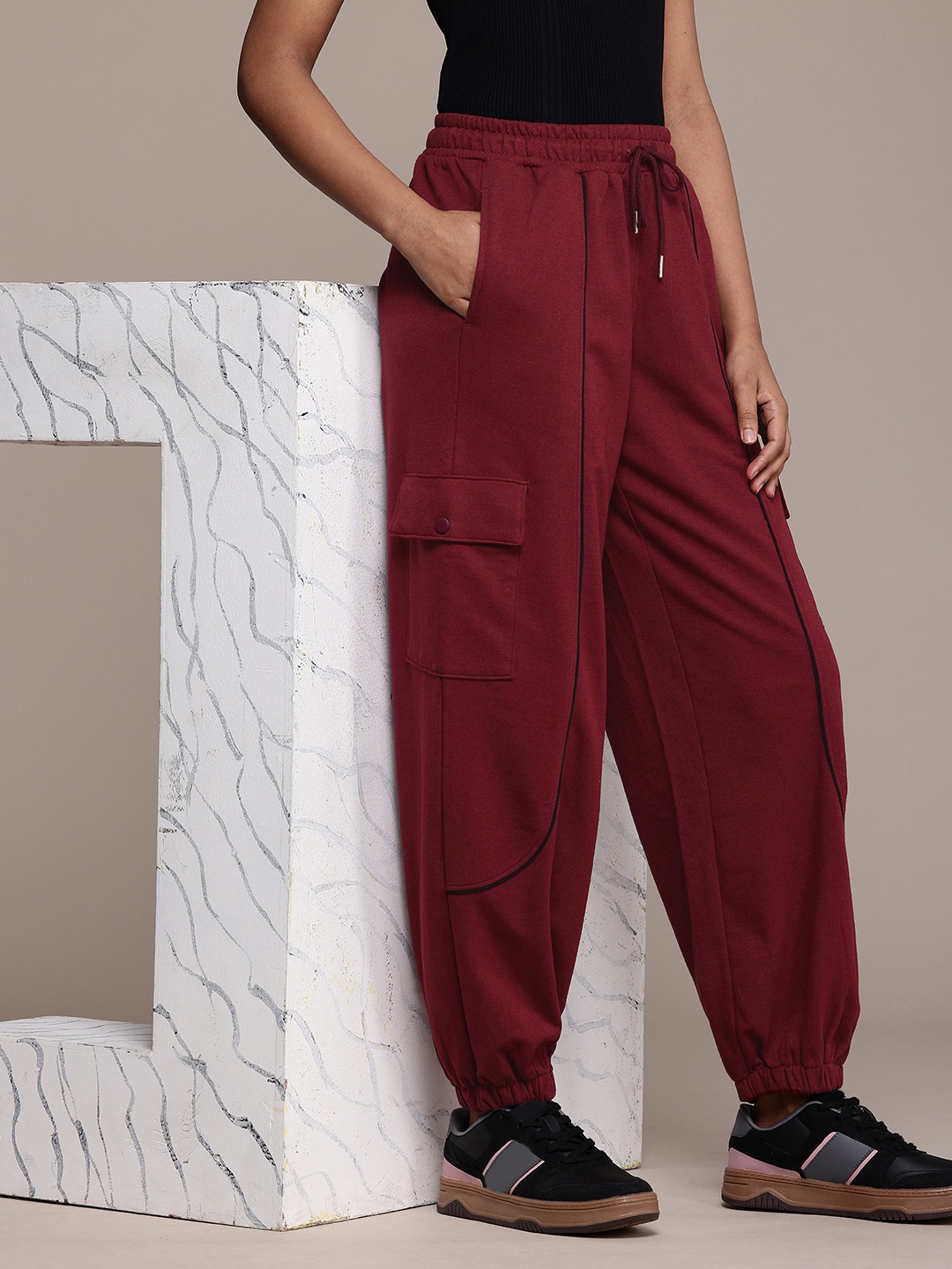 

The Roadster Life Co. Women Relaxed Fit Joggers, Maroon