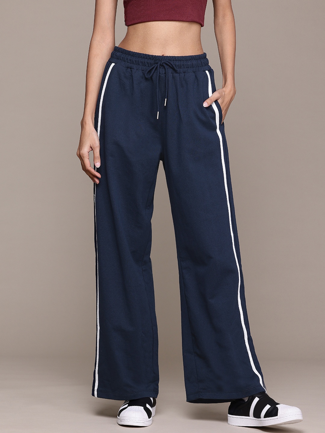 

The Roadster Lifestyle Co. RE/LAX Women Side Striped Track Pants, Navy blue