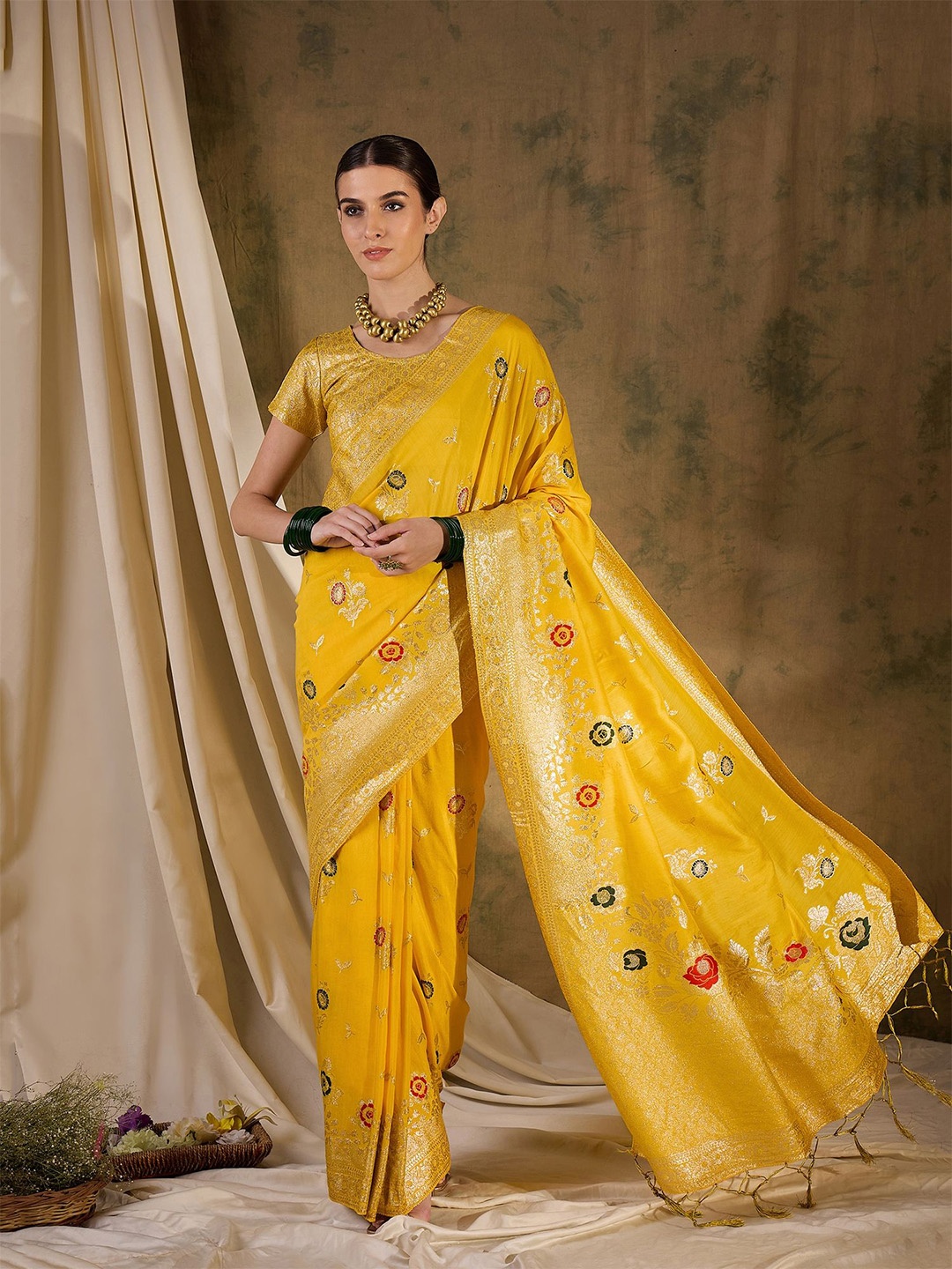 

MAHALASA Ethnic Motif Zari Woven Kanjeevaram Saree, Yellow
