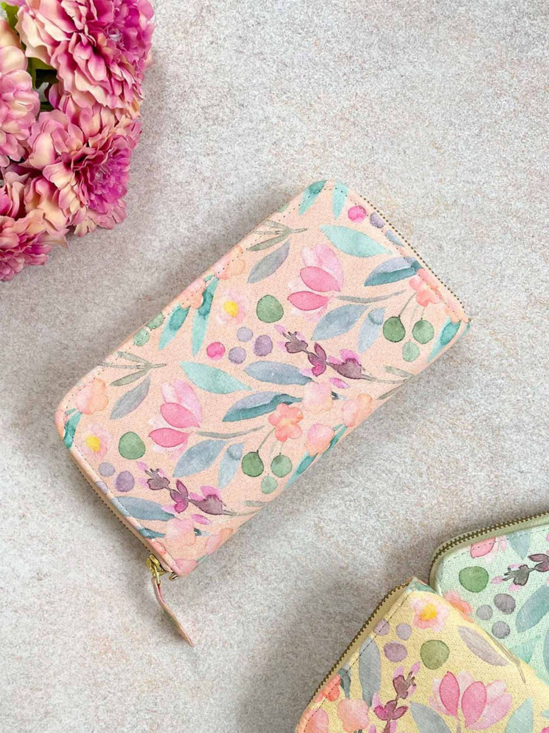 

AMYRA Women Floral Printed Wallet, Peach