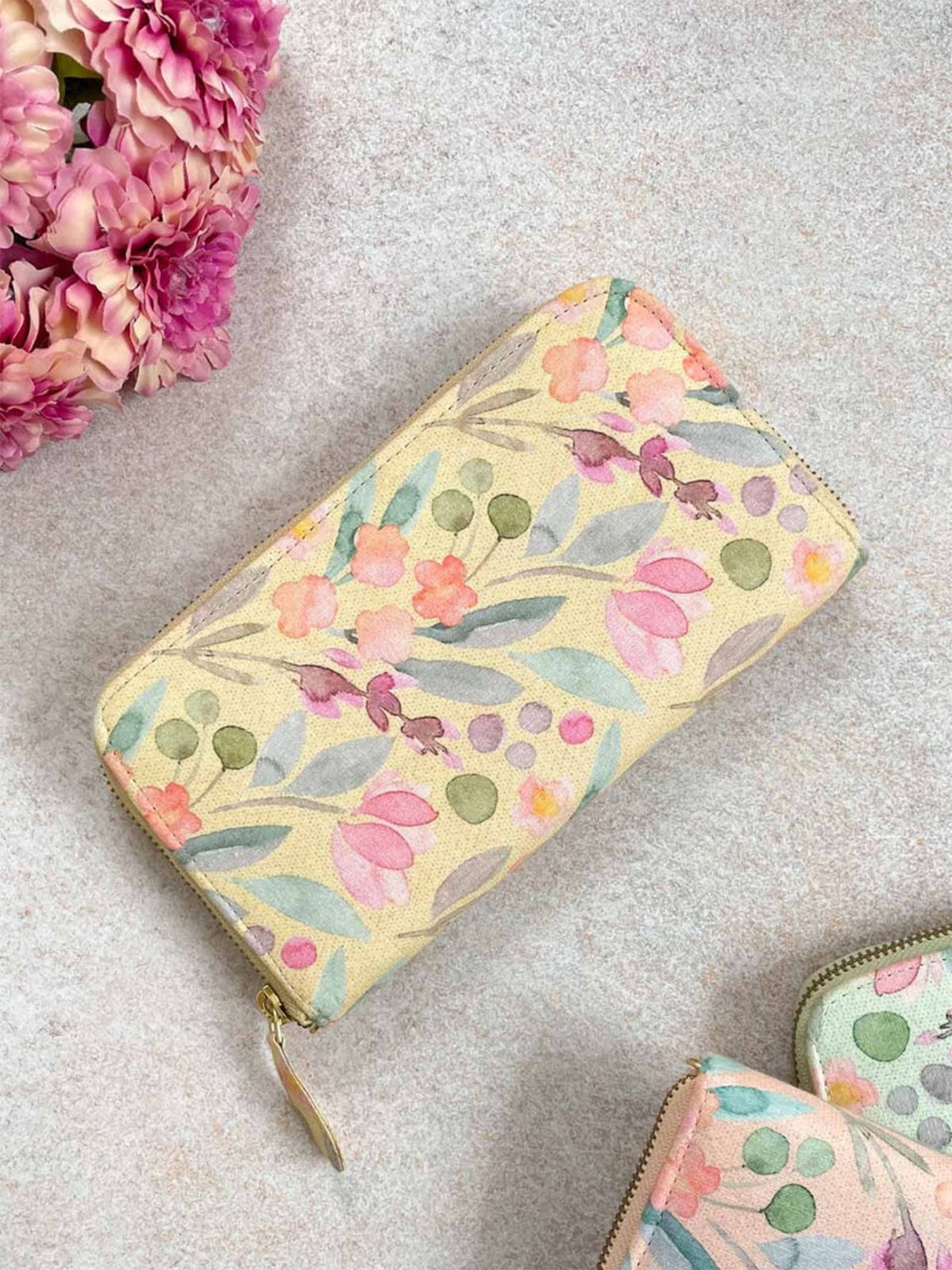 

AMYRA Women Floral Printed Wallet, Yellow