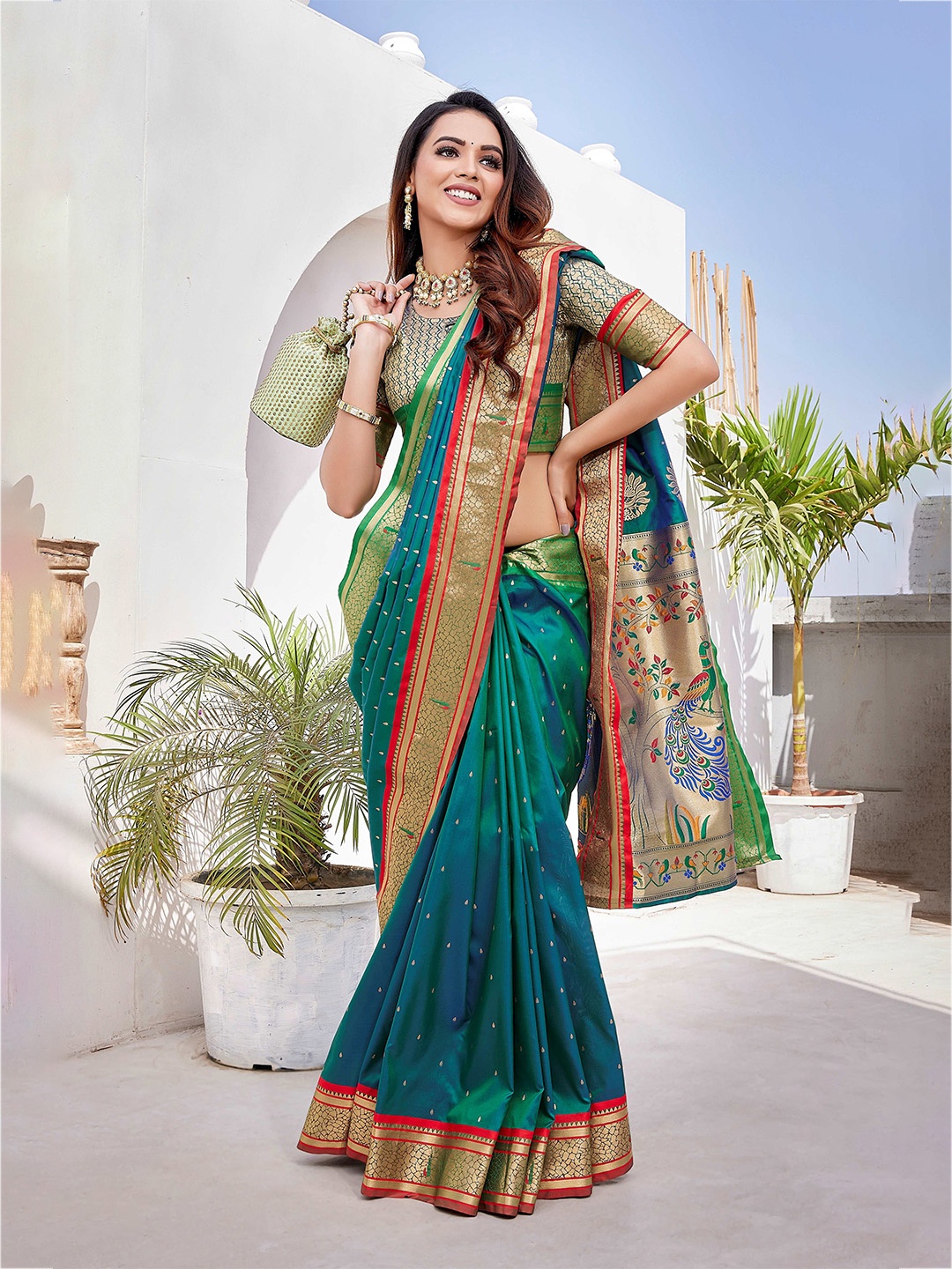 

HEER FASHION Woven Design Zari Paithani Saree, Green