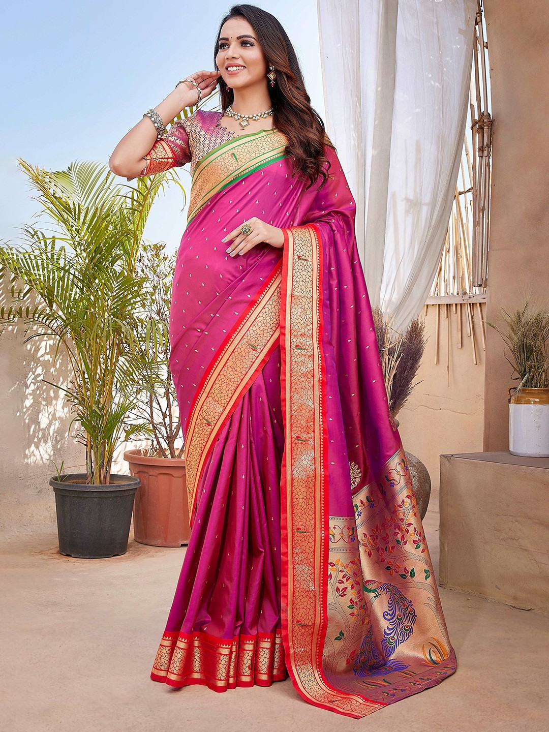 

HEER FASHION Zari Woven Paithani Saree, Pink