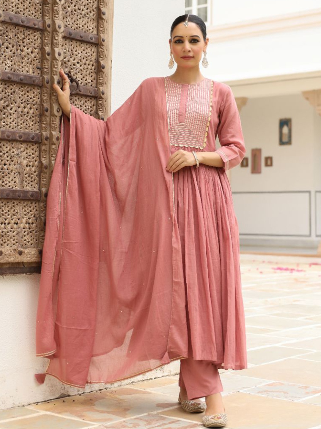 

PHEETA Gotta Patti Kurta with Trousers & Dupatta, Peach