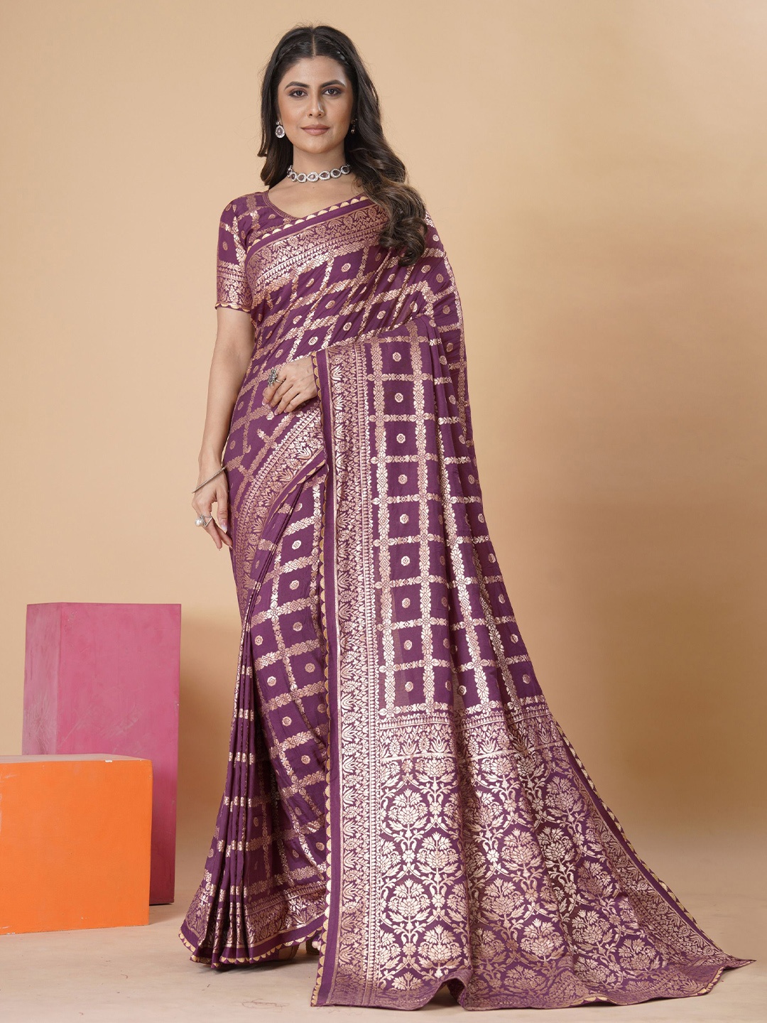 

SHRI MAHAVEER RAJASTHANI SAREE Zari Woven Checked Banarasi Saree, Purple