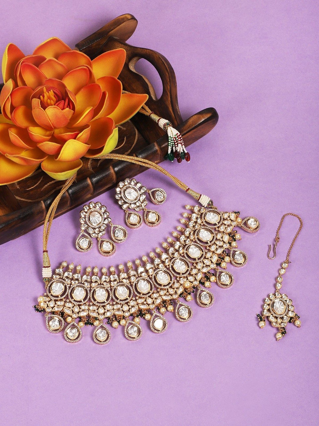 

AURAA TRENDS Gold-Plated Kundan-Studded & Beaded Necklace and Earrings With Maang Tika