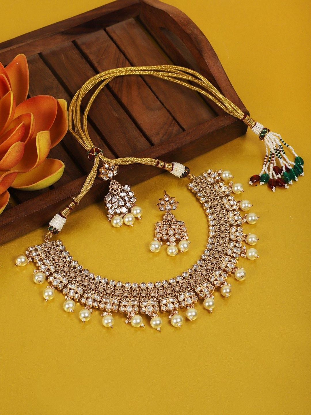 

AURAA TRENDS Gold-Plated Kundan-Studded & Beaded Necklace and Earrings