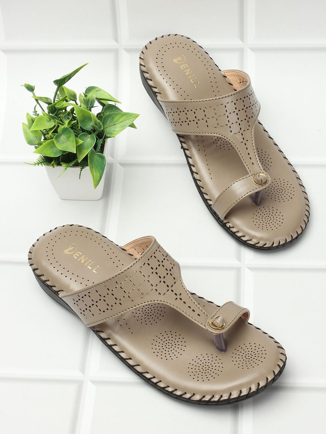 

Denill Women One Toe Flats, Grey