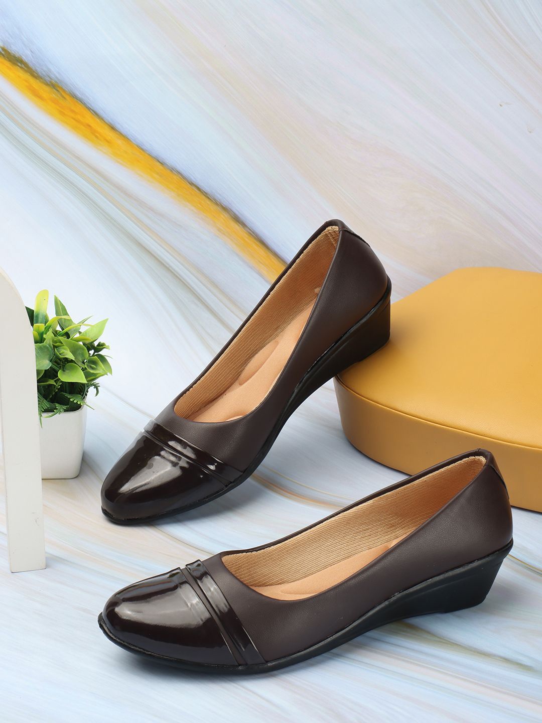 

Denill Women Colourblocked Round Toe Ballerinas, Brown
