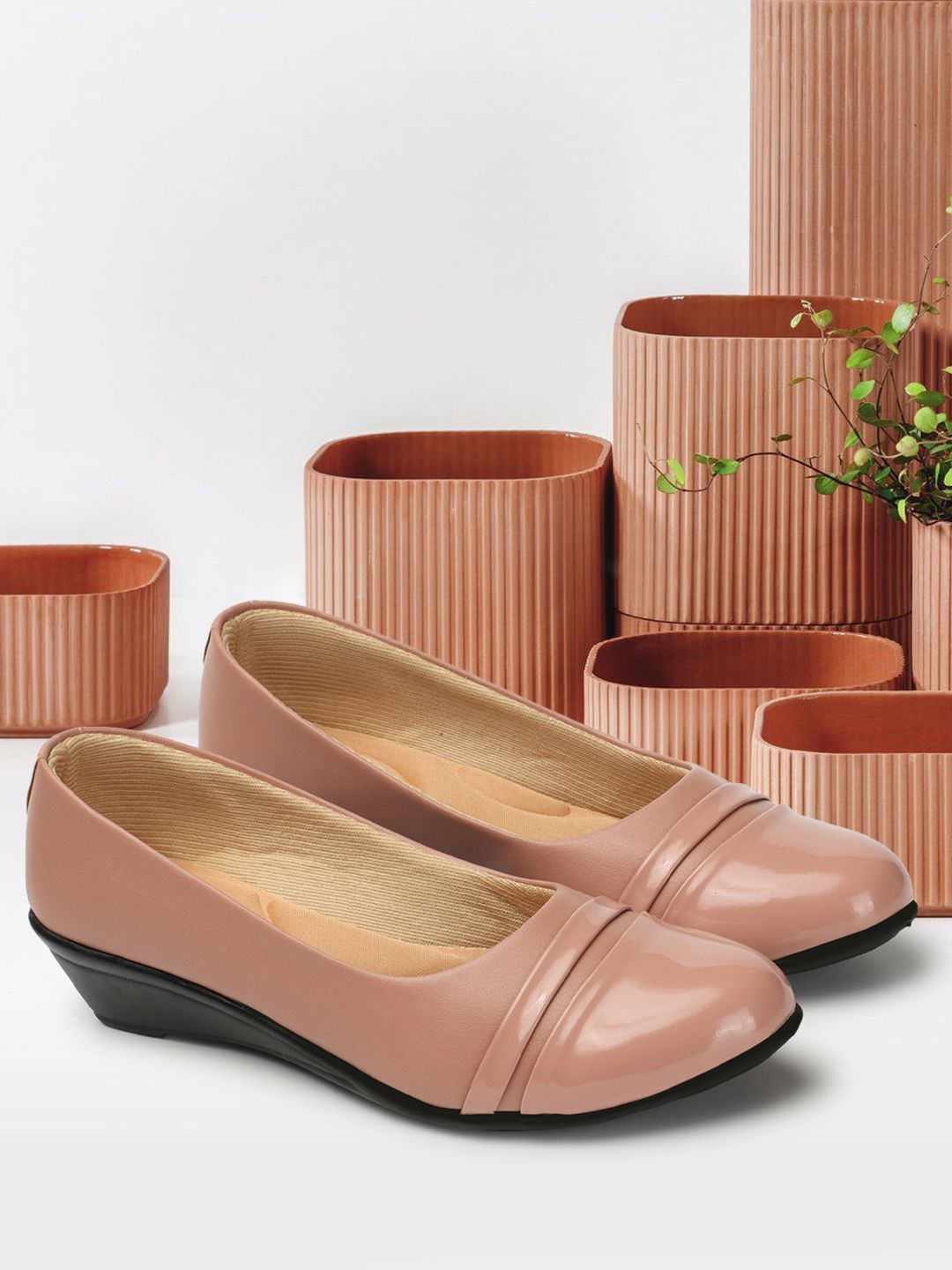 

Denill Women Round Toe Ballerinas Flats, Peach
