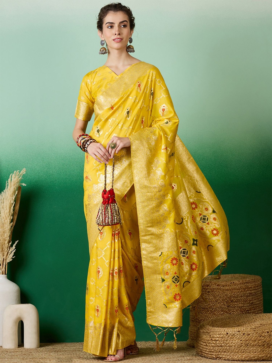 

MAHALASA Ethnic Motif Zari Woven Kanjeevaram Saree, Yellow