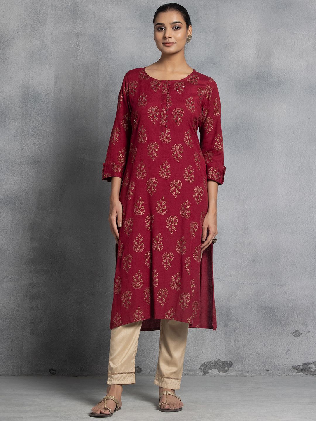 

Rang by Indya Ethnic Motifs Printed Roll-Up Sleeves Mirror Work Pure Cotton Straight Kurta, Maroon